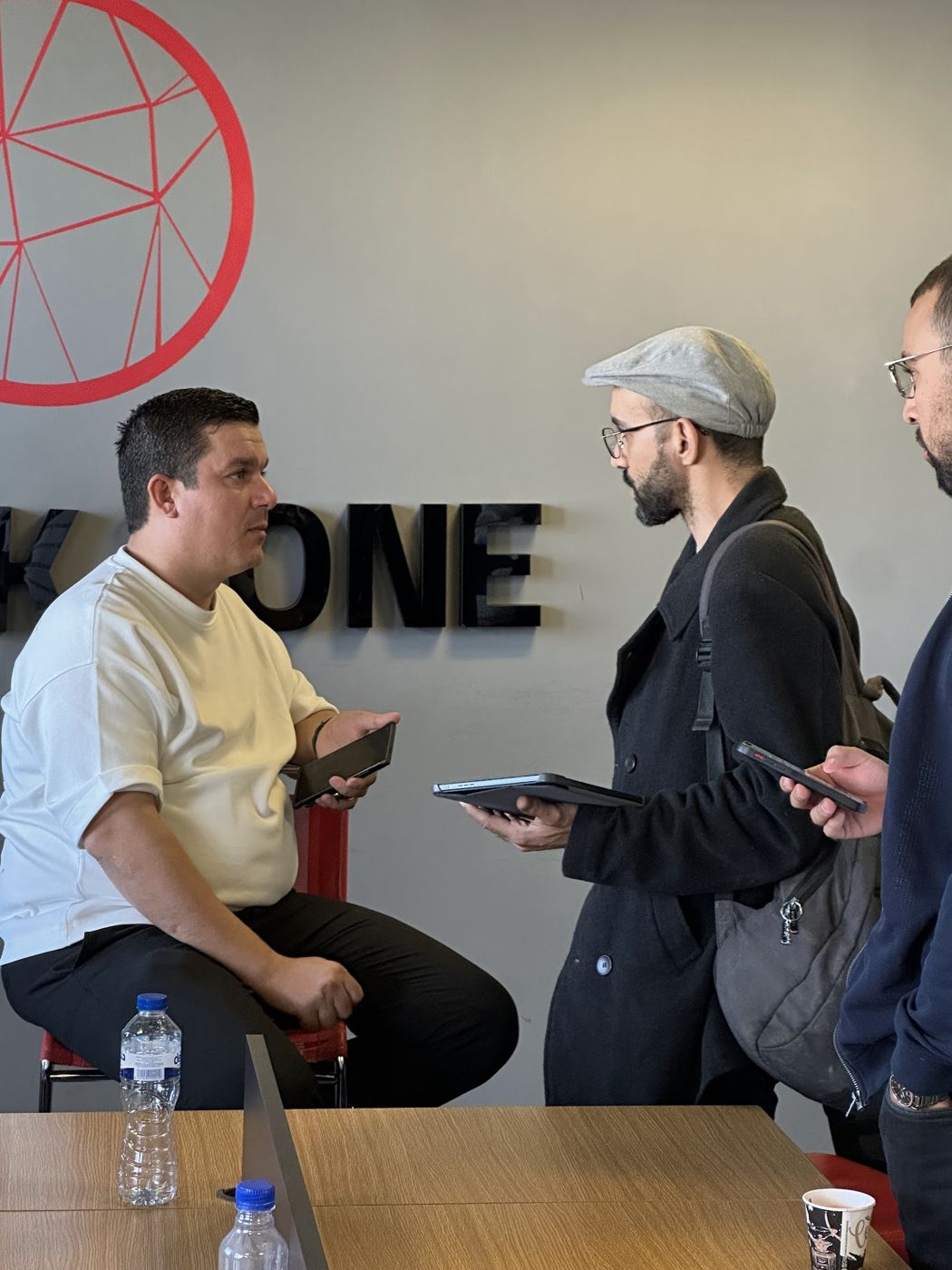 Échanges après le talk d'Azzam Soualmia