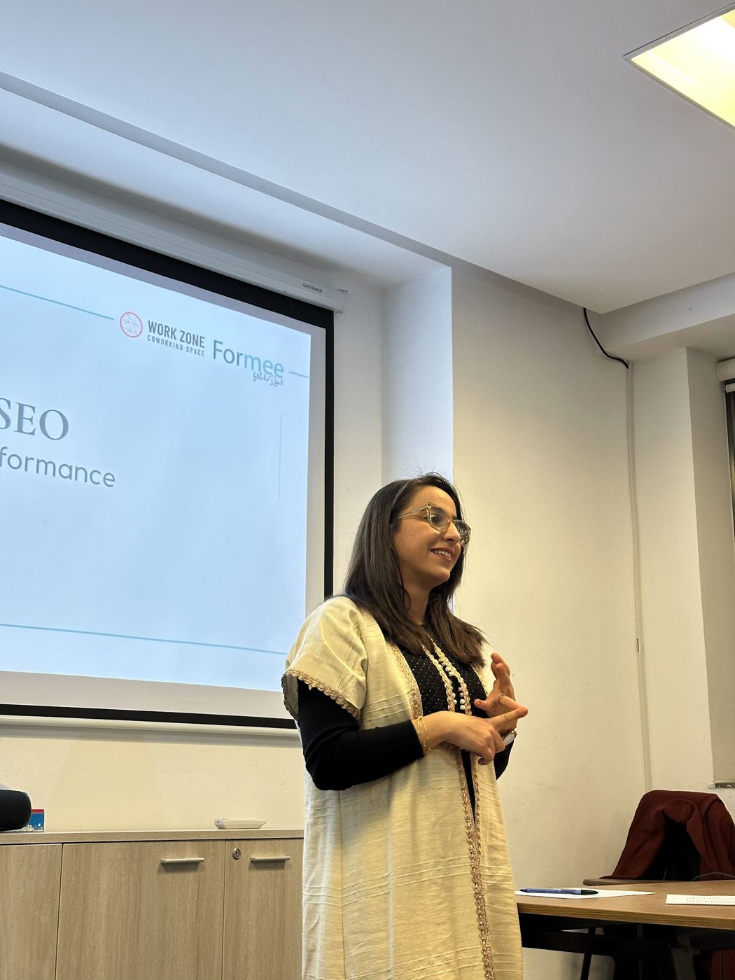 Maha Hammami pendant le workshop L'IA au service du SEO